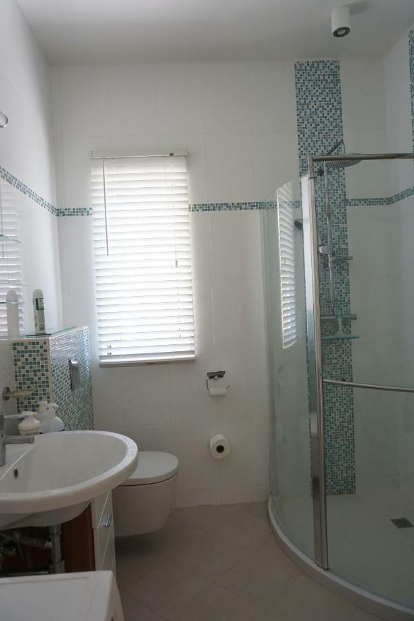 Self Contained Apartment With Private Kitchen Higher Heights, Barbados Christchurch Eksteriør billede