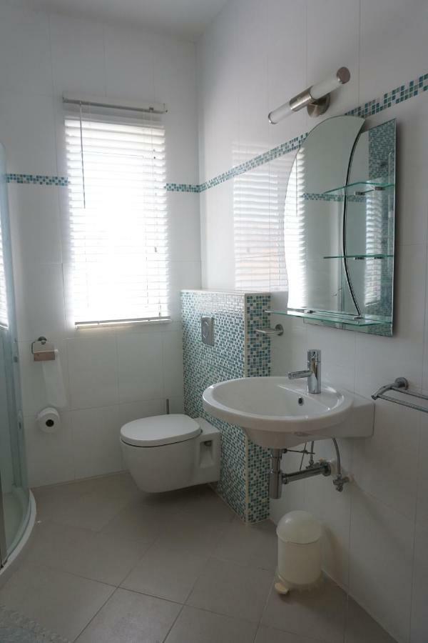 Self Contained Apartment With Private Kitchen Higher Heights, Barbados Christchurch Eksteriør billede