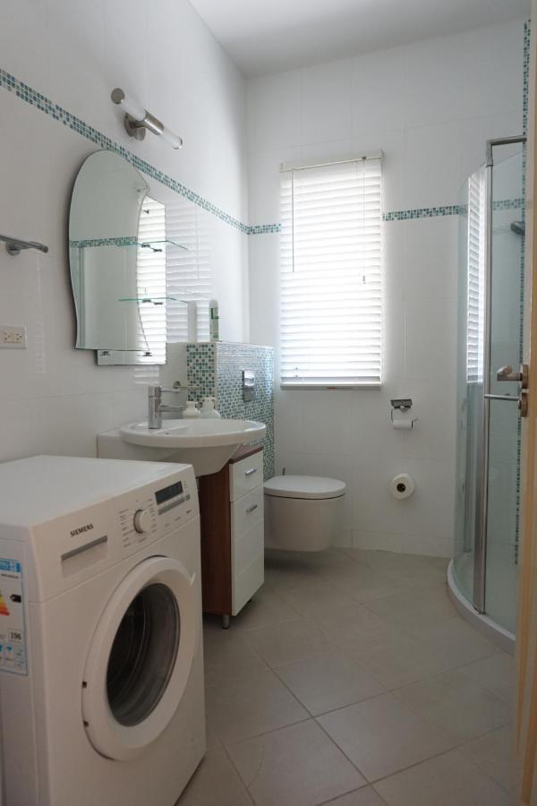 Self Contained Apartment With Private Kitchen Higher Heights, Barbados Christchurch Eksteriør billede